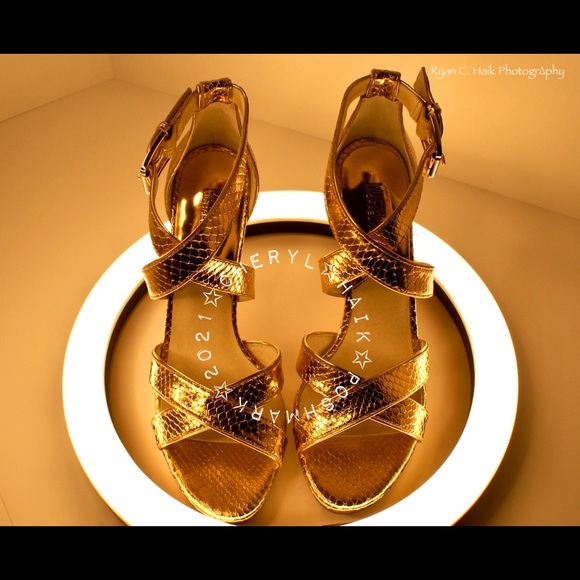 Evie Platform in Gold Metallic Leather - Picture 4 of 9